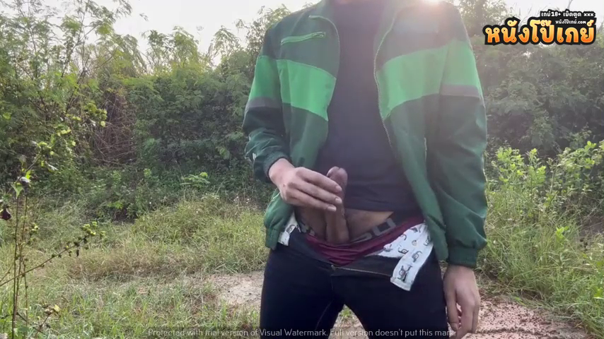 คลิปโป๊เกย์ ไรเดอร์แกร๊บไบค์ ไปวิ่งงานส่งอาหารแล้วเงี่ยน เลยจัดรถข้างทางแล้วยืนชักว่าวเสียวๆในป่าข้างทาง Outdoor