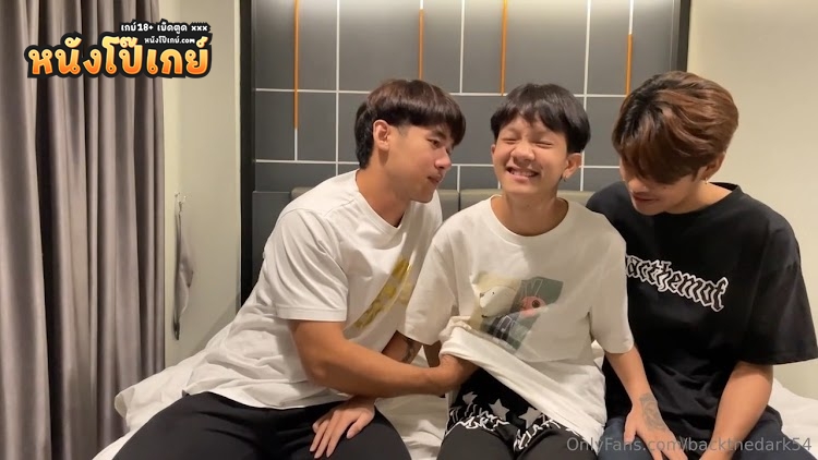 คลิปโป๊เกย์ backthedark54 onlyfans สวิงกิ้งเกย์เงี่ยนๆ หนุ่มตี๋ 3 คนมาเล่นเสียว สวิงกิ้งสลับกันเย็ดตูดประตูหลังกัน โคตรเด็ด